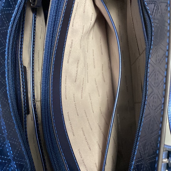 Michael kors Tote, crossbody, large wristlet Zip Wallet and puff - Picture 7 of 11